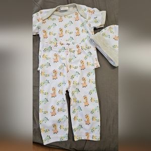 Newborn baby clothing
